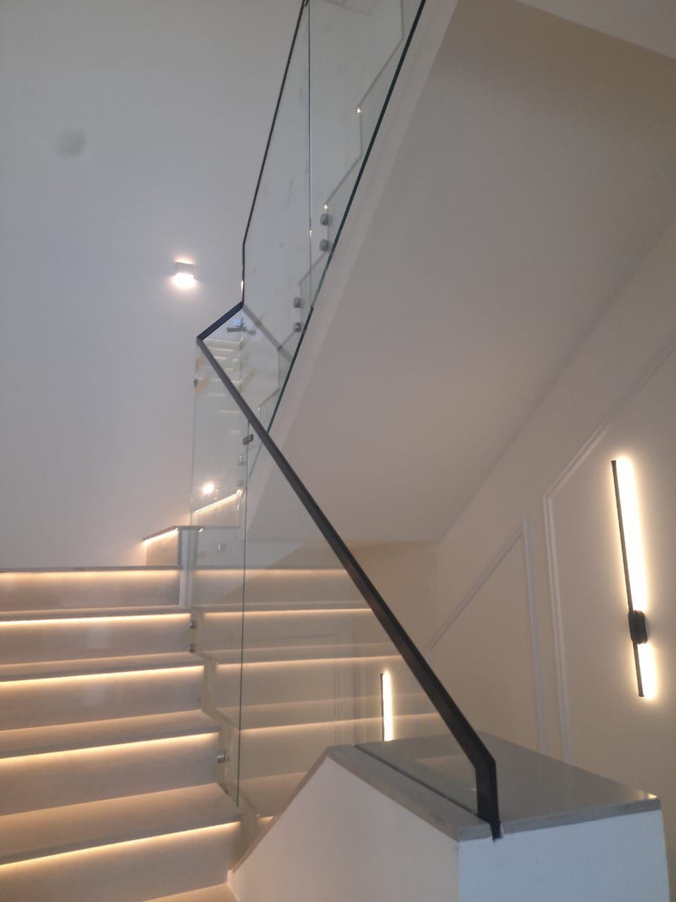 Glass balustrade balcony UAE