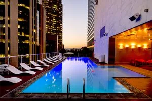 Pool glass fence